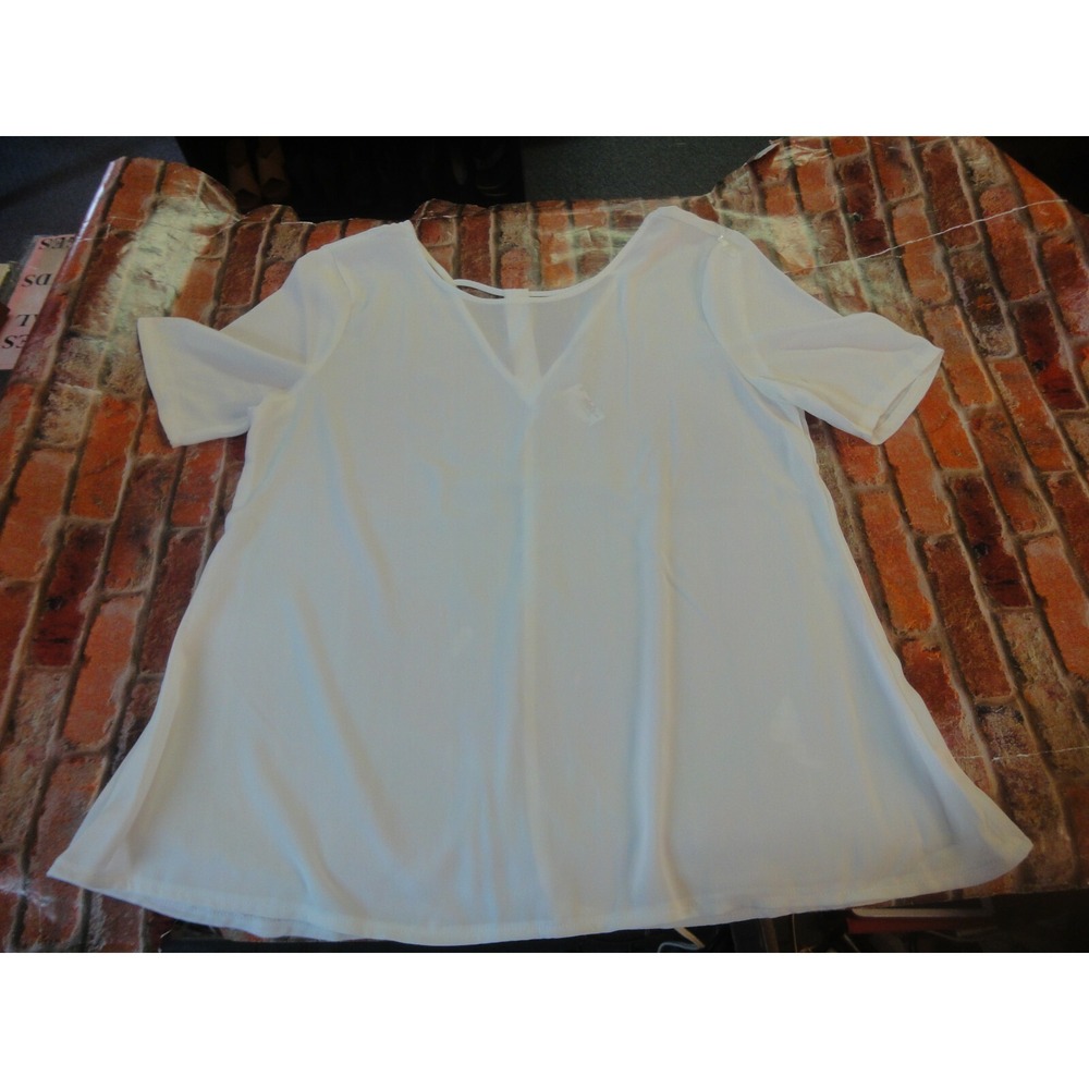 Zenana outfitters white top shirt with T back design womens L NWT casual fun